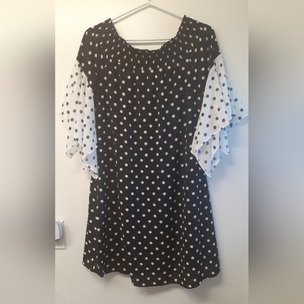 NWT Laura Polka Dot Dress with Flared Sleeves - size 6
